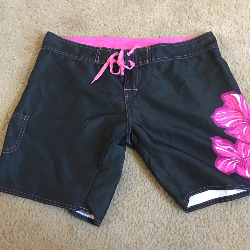 Burnside juniors Board Shorts. Size M. Gently used